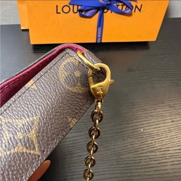 Louis Vuitton Monogram Félicie Pochette - Picture 4 of 10